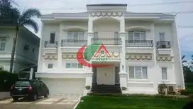 Rumah Legenda Wisata Cibubur ada Private Pool &  Private Gym