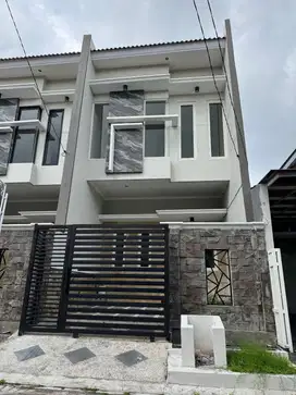 Dijual rumah baru gress siap huni 2 lantai 1 Man  di pandugo surabaya