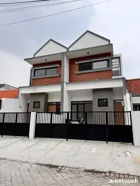 DIJUAL RUMAH BARU GRESS 2LANTAI SIAP HUNI DI TENGGILIS SURABAYA
