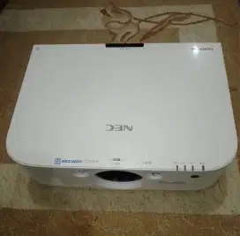 PROYEKTOR NEC PA721X