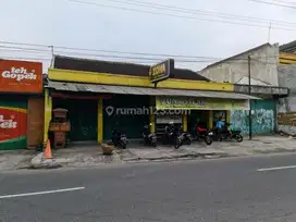 Rumah lama hitung tanah di pusat kota jalan muh.yamin solo