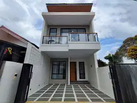Rumah Ready Modern Kontemporer 2,5 Lantai Jagakarsa Jakarta Selatan