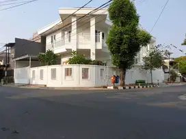 Rumah Siap Huni Dengan 5 Kamar di Rawamangun