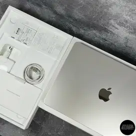 Macbook Air M3 8/256GB Starlight BH 100 CC 7 Garansi Ibox 25 Juni 2025