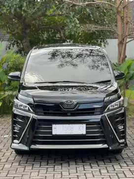 Toyota voxy 2018 A/T