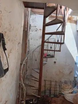 Tangga Putar Besi / Tangga Spiral