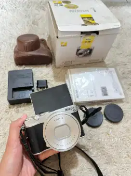 Kamera Nikon J5 Mirrorless WIFI