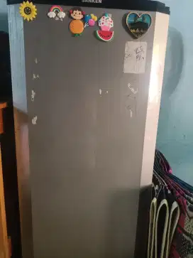 Jual kulkas 1 pintu sanken masih kondisi baik
