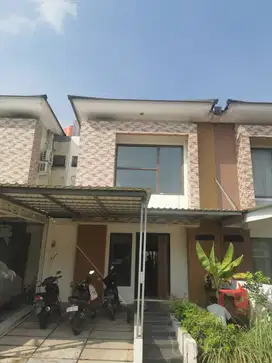 Rumah Premier Depan SMA 1