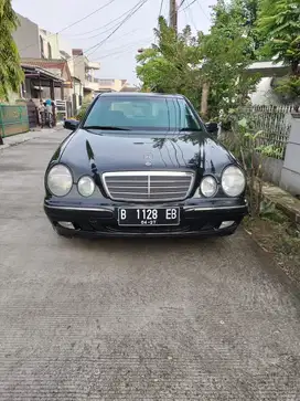 Mercedes-Benz E230 2002 Bensin