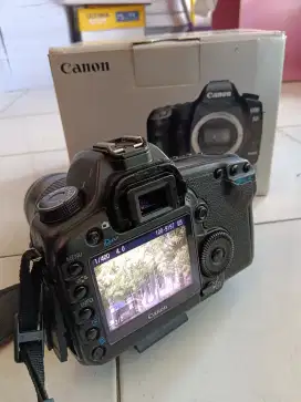 Canon 5D Mark ii + Lensa Tele 75-300mm
