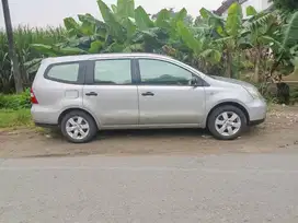 2010 Nissan Grand Livina 1.5 SV Plat AG eko mobil bekas sekoto kediri