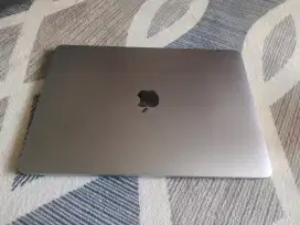 Dijual MacBook Pro 13 2017 - RAM 8GB / SSD 256GB*