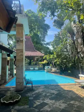 RUMAH MEWAH RAFFLES HILLS CIBUBUR KOLAM RENANG