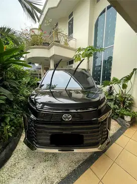 Owner lgsg. Like New voxy 2022. Face Lift. Pajak mei 2025. Siapa pakai