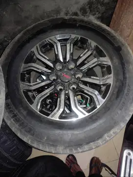 Veleg R17 TRD bekas mobil Fortuner