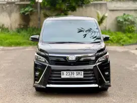 Toyota Voxy 2.0 AT 2018
