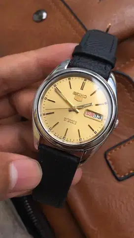 Seiko 5 automatic vintage dial gold calibre 7S26 diameter 38 mm