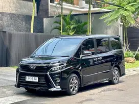 Toyota Voxy 2.0 AT 2017