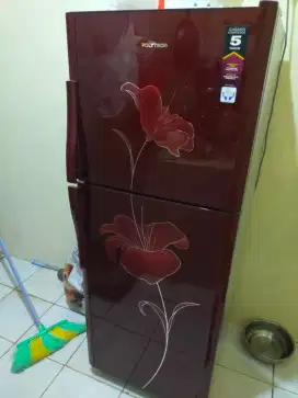 kulkas dan perlengkapan dapur