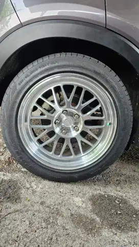 Velg rays r18 ban 235/50 r18