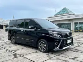 (km 45rb)Toyota Voxy 2.0 At. Tahun 2017. Hitam. Perfect cond