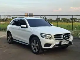 Mercy GLC 250 Exclusive line. Thn 2017. Putih. Low km. Perfect cond