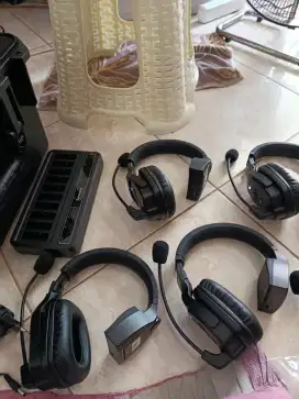 SARAMONIC WITALK WT7S WIRELESS
SINGLE-EAR HEADSET INTERCOM
SYSTEM