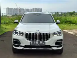 Bmw X5 3.0 xdrive 4.0i. tahun 2022. Putih. Low km. Perfect cond