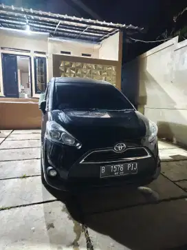 Dijual Toyota Sienta 2017 MT Black