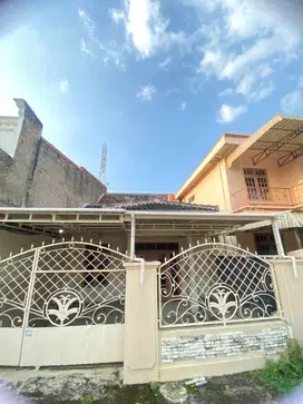 Rumah 2 lantai lokasi strategis murah bangett ini