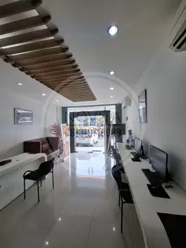 Dijual Cepat Ruko di Margonda Raya - 3.5 Lantai Unfurnished Nego