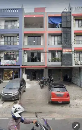 Ruko 3 lantai siap pakai, lokasi premium dan Ramai.Jakarta Selatan