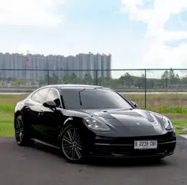 (km9rb)Porsche panamera 4S 3.0 AT. Tahun 2017. Hitam. New a like.