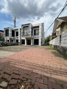 Disewakan ruko gandeng 3 Lantai siap pakai at Kemang Jaksel