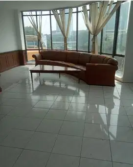 Di Jual / Di Sewakan Gedung Kantor Pinggir Jalan Raya Gunung Sahari