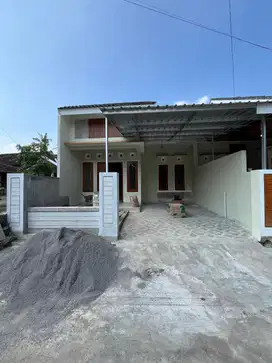 RUMAH BARU CANTIK MINIMALIS - HARGA SUPER EKONOMIS  DI SELOMARTANI