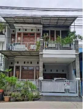 Rumah Luas Siap Huni di Harapan Indah 1 Bekasi
