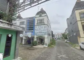 Disewakan Ruko Sudut Strategis 3 Lt – Jl. Jend. Sudirman, Pekanbaru