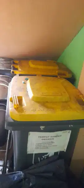 Tempat sampah Krisbow 240 Ltr