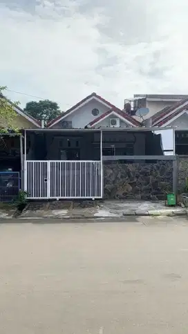 Hot Price. Rumah 1 lantai Villa Mutiara Serpong, depan jln utama.