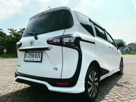 Sienta Q Matic Putih