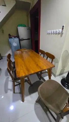 Meja makan kayu jati