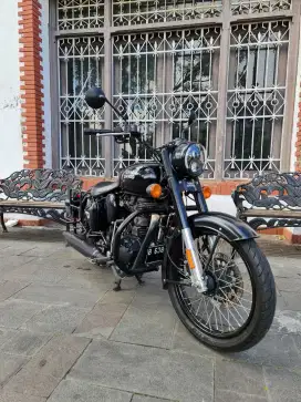 ROYAL ENFIELD CLASSIC 500 STEALTH BLACK