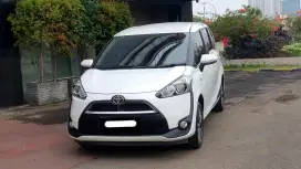 Km43rb toyota sienta v matic 2017 putih