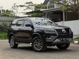 FORTUNER VRZ 2.8 AT 2022 HITAM LENGKAP ISTIMEWA