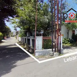 Rumah hitung tanah strategis hook 2 muka di Makam haji