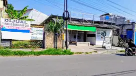 Tanah dan Gudang di jalan kabupaten