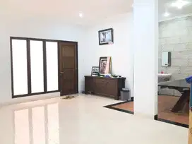 rumah bagus hadap taman di cluster aralia harapan indah 2 bekasi