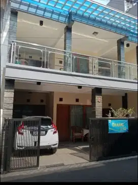 Di jual rumah bagus 2.5 lantai minimalis modern di Antapani
